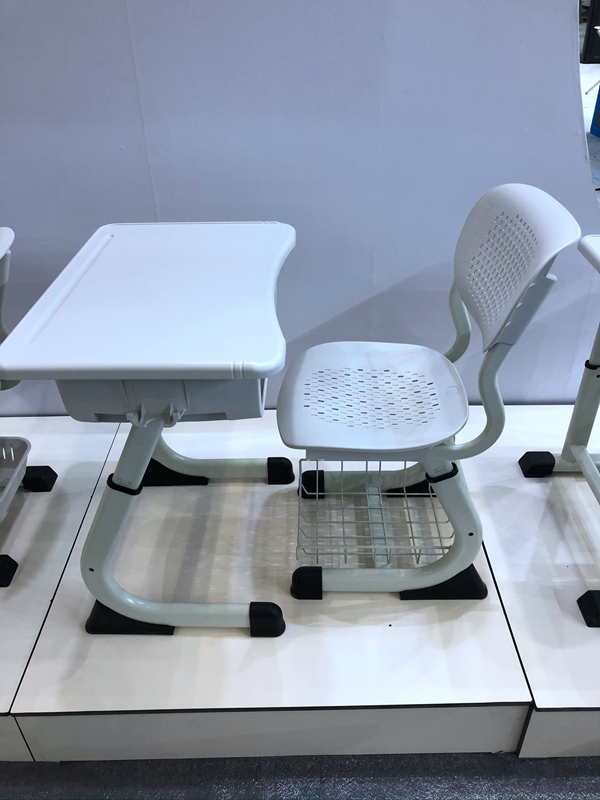 Z型桌（实木桌面）＋C型椅＋手摇升降＋浅灰